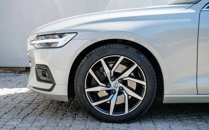 Volvo V60 cena 134900 przebieg: 87389, rok produkcji 2019 z Wronki małe 497